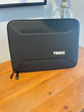 THULE Gauntlet Hardshell Case Laptop MacBook